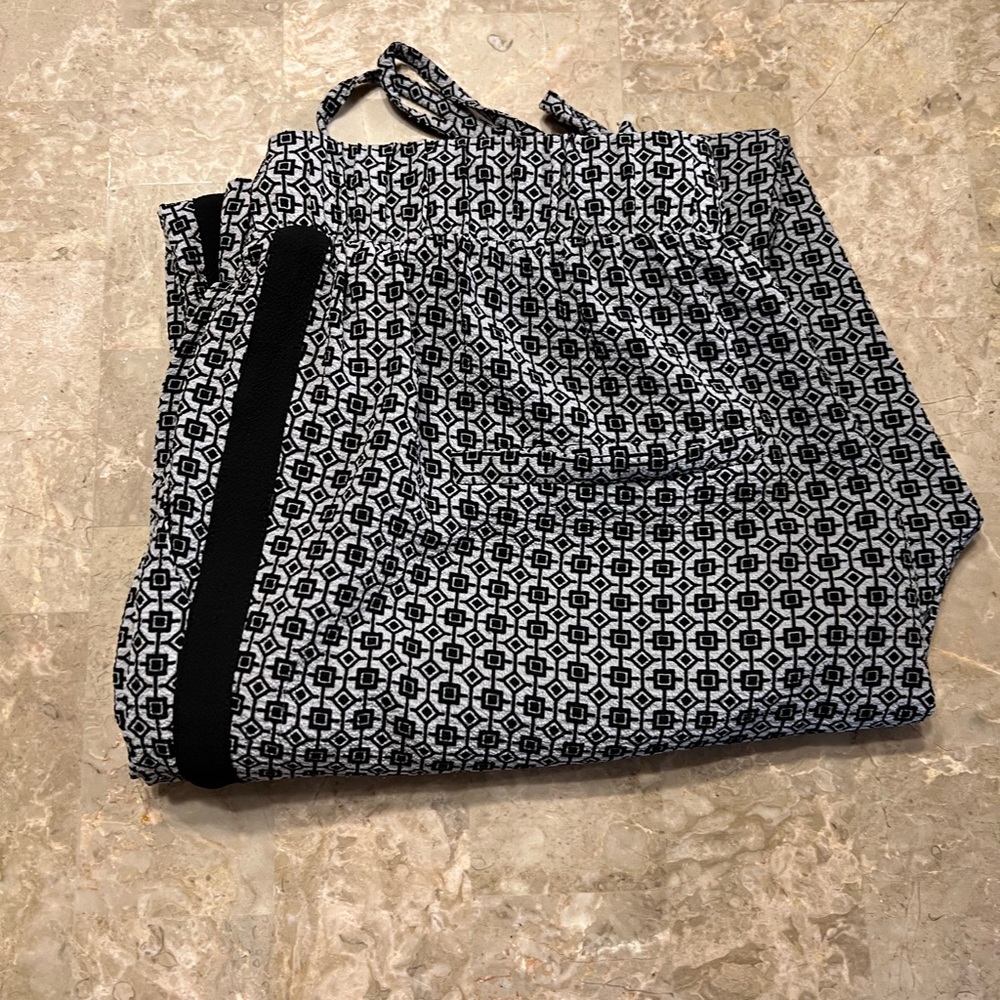 Nior light weight stretch pants. Very comfy. Very classy.